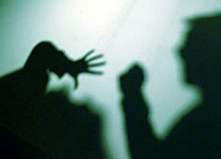 Donna violentata in strada, scopre che lo stupratore era suo figlio article-post
