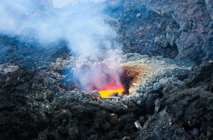 Etna in eruzione, esplosione del cratere article-post
