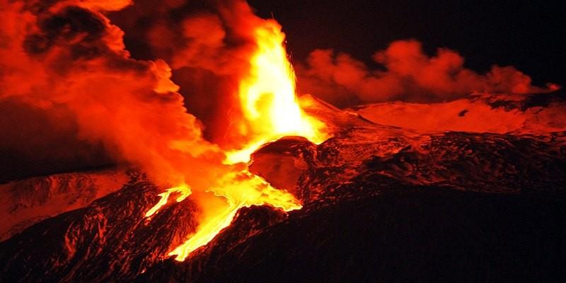 Vulcano Mayon Filippine: continua l’eruzione, fontane di lava e flussi piroclastici article-post