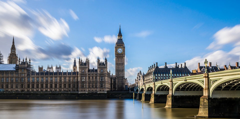 Quattro persone accoltellate in strada a Londra, è psicosi article-post