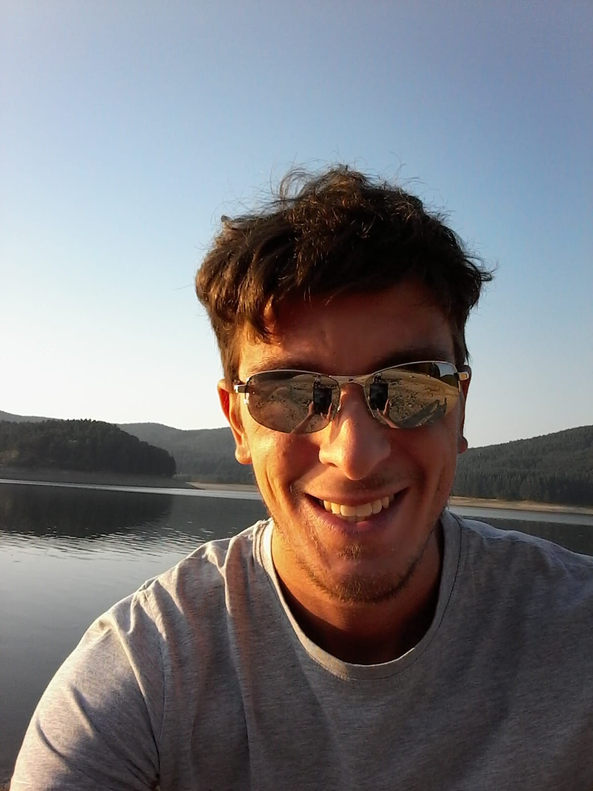 A tu per tu con lo scrittore crotonese Roby Contarino article-post