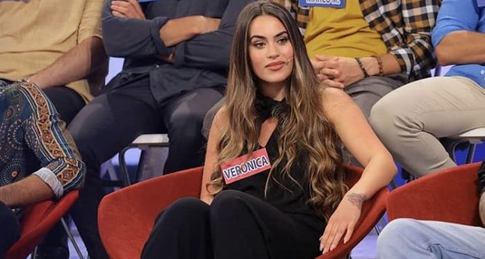 Uomini e Donne, Veronica Burchielli insicura, pensa a Alessandro Zarino article-post