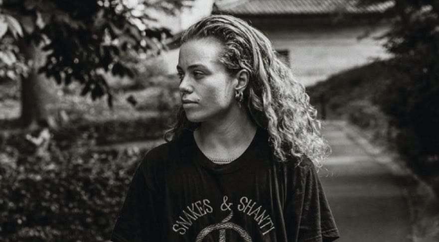 La cantautrice australiana Tash Sultana in concerto a Milano article-post