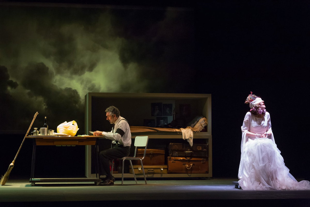 “Chi vive giace” di Roberto Alajmo al Teatro Brancati di Catania article-post