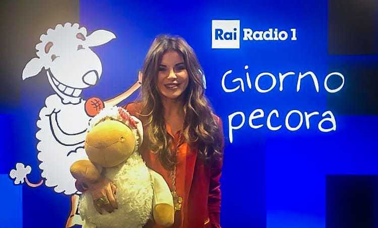 Alba Parietti, il figlio Francesco: “Ho fatto la Fattoria solo per soldi” article-post