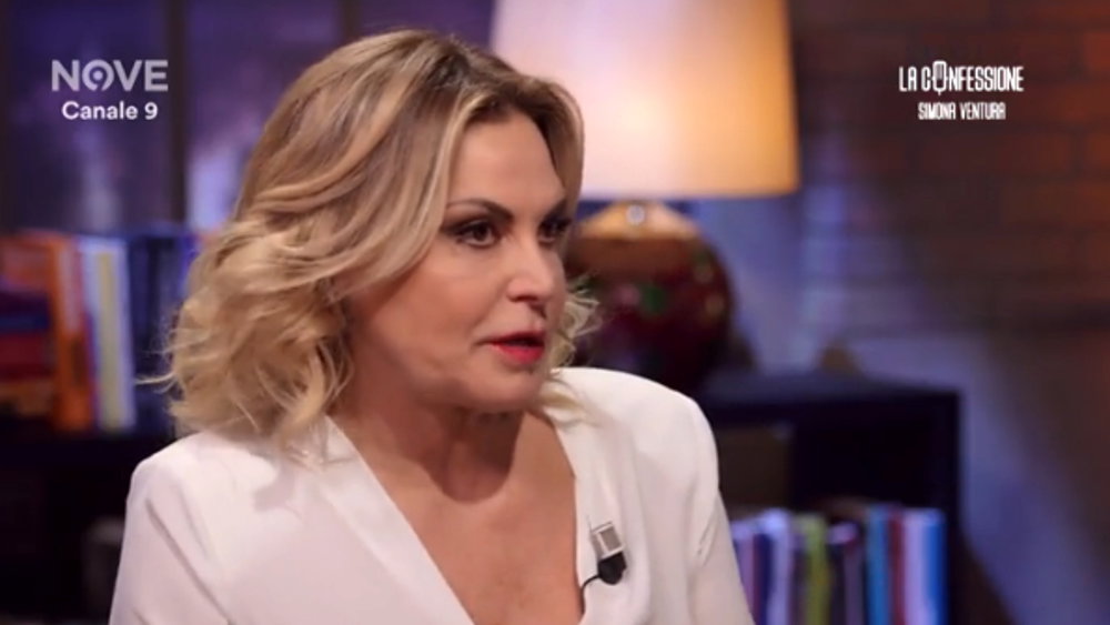 La Confessione, Simona Ventura parla di Lele Mora, di Fabrizio Corona e di Raffella Carrà article-post