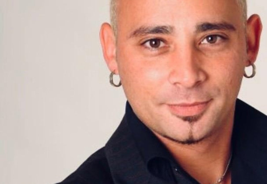 Grande Fratello Vip, Salvo Veneziano a Striscia: “Frasi sessiste? Era solo passione e amore” article-post