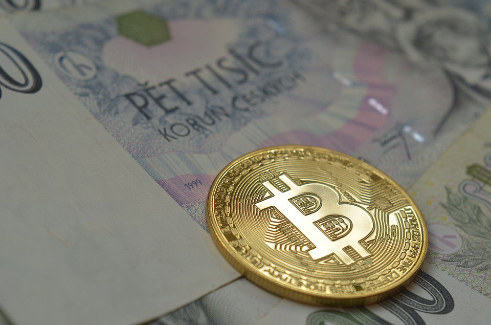 Bitcoin: la moneta virtuale potrebbe raggiungere i 14 mila dollari? article-post