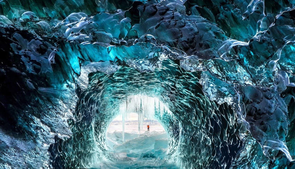 La grotta di Crystal Ice Cave in Islanda: 25 metri sotto il ghiaccio article-post