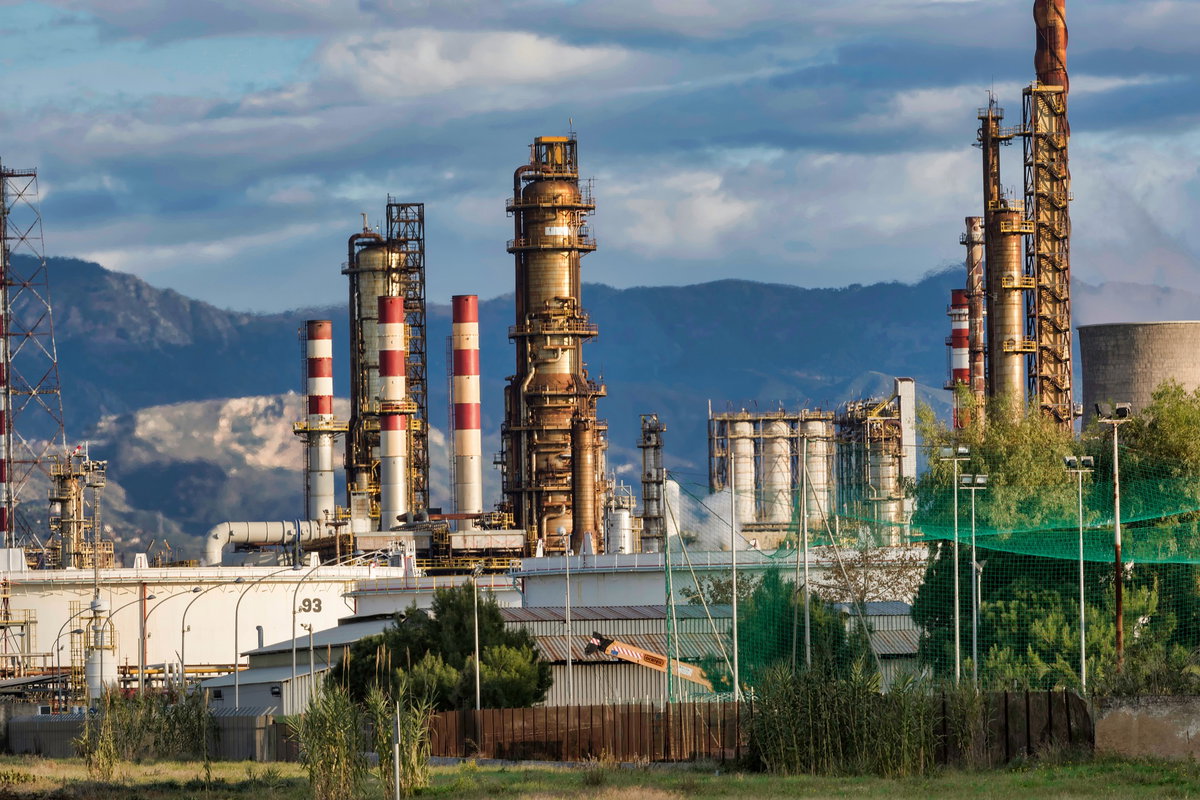 Libia, Haftar chiude i pozzi petroliferi Eni nel Sud article-post