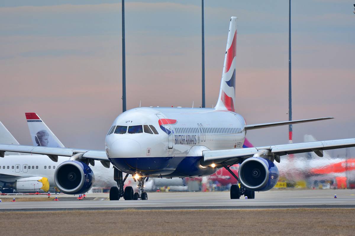 Coronavirus, atterrato in Gran Bretagna l’aereo con 8 italiani article-post