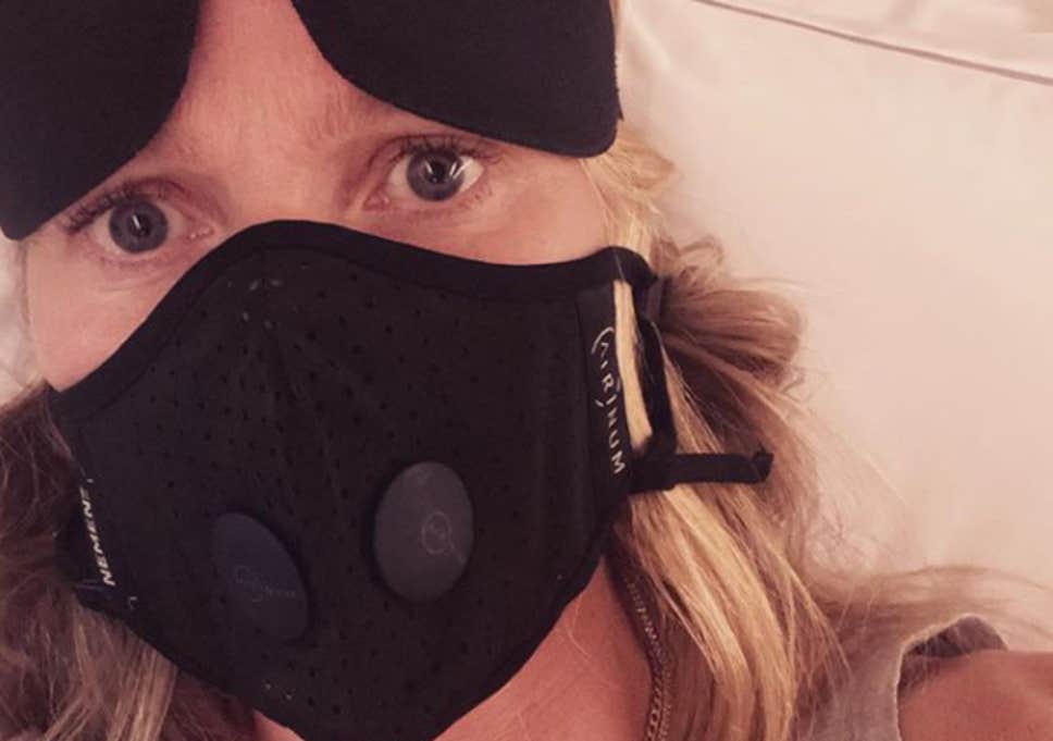 Gwyneth Paltrow paura del Coronavirus: in aereo con la mascherina article-post