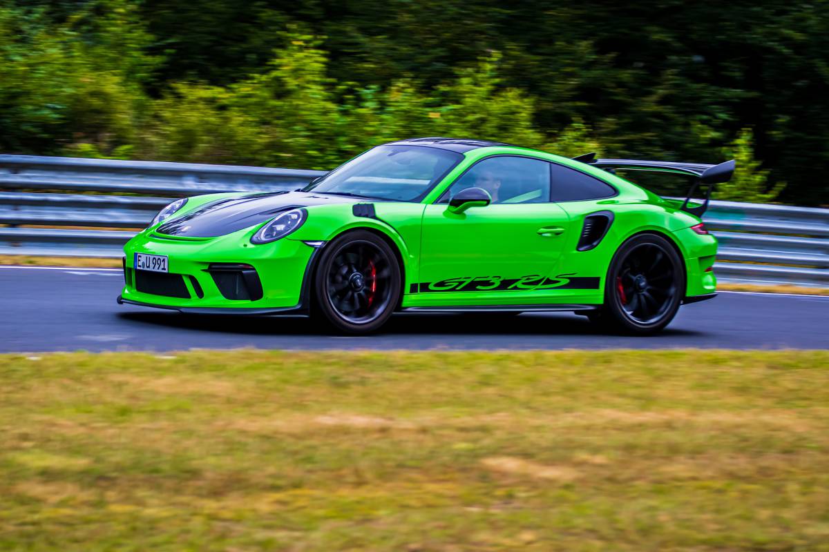 Regali originali e romantici: guidare una supercar con Liveinup article-post