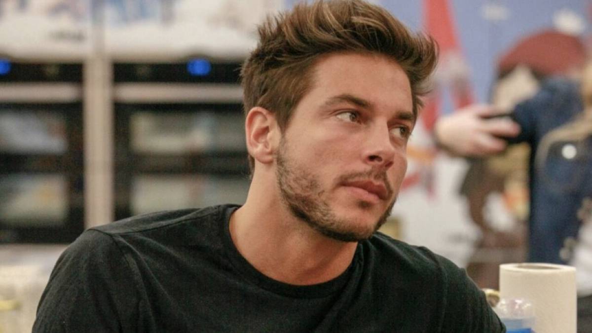 Grande Fratello Vip, Andrea Denver e il gesto verso Adriana Volpe article-post