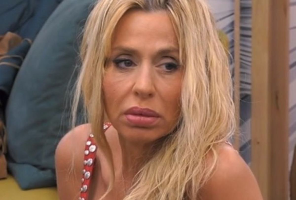 Grande Fratello Vip, Valeria Marini non sta bene: “Ho fatto il tampone!” article-post