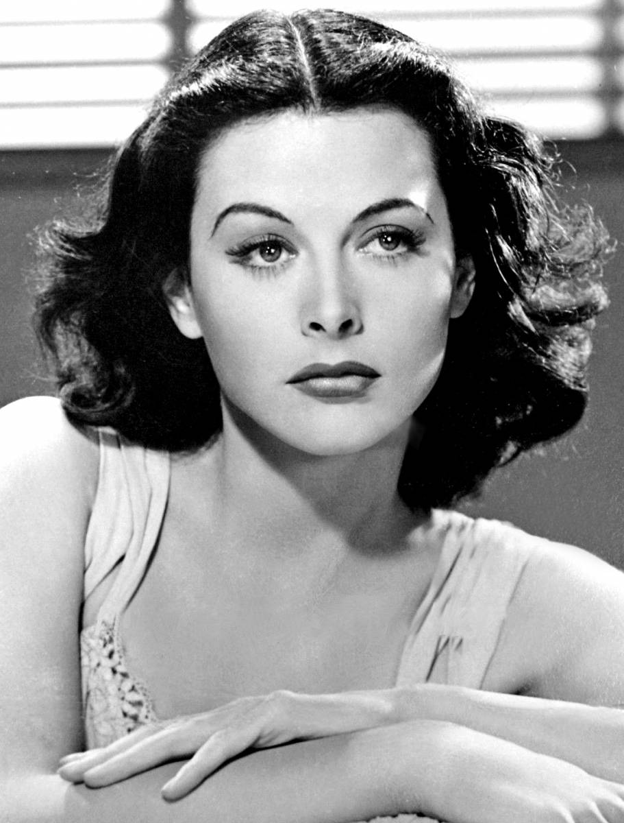 Hedy Lamarr, la diva scienziata che inventò nel 1942 la base del wireless article-post