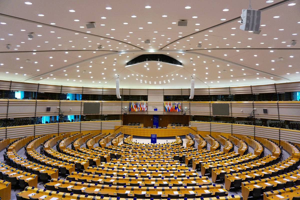 Eurogruppo, trovato l’accordo, aiuti per 1000 miliardi article-post