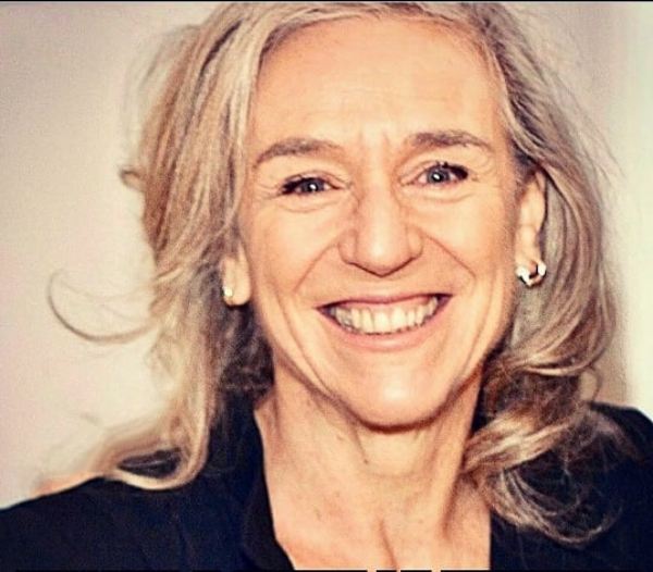 Giovanna Botteri ritratta come una Superwomen article-post