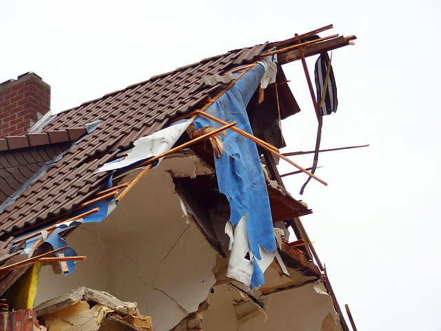 Roma, crolla una palazzina dopo un’esplosione article-post