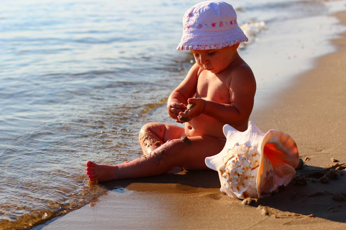 Abbronzatura sicura per i bambini: consigli e regole a seconda dell’età article-post