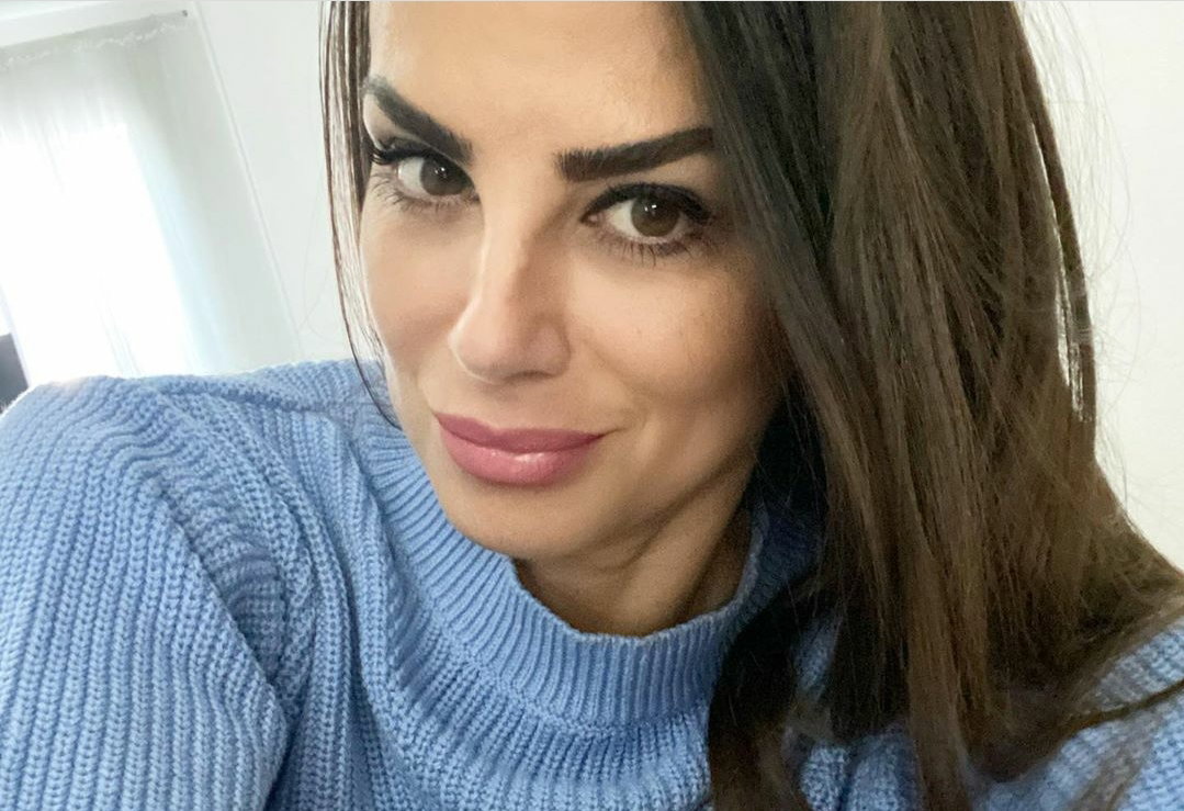 Serena Enardu, vittima di un atto vandalico: cosa è successo? article-post