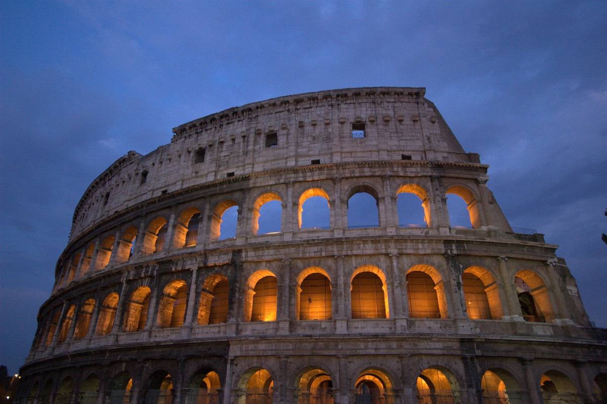 Riapre oggi il parco archeologico del Colosseo: la cultura torna protagonista article-post