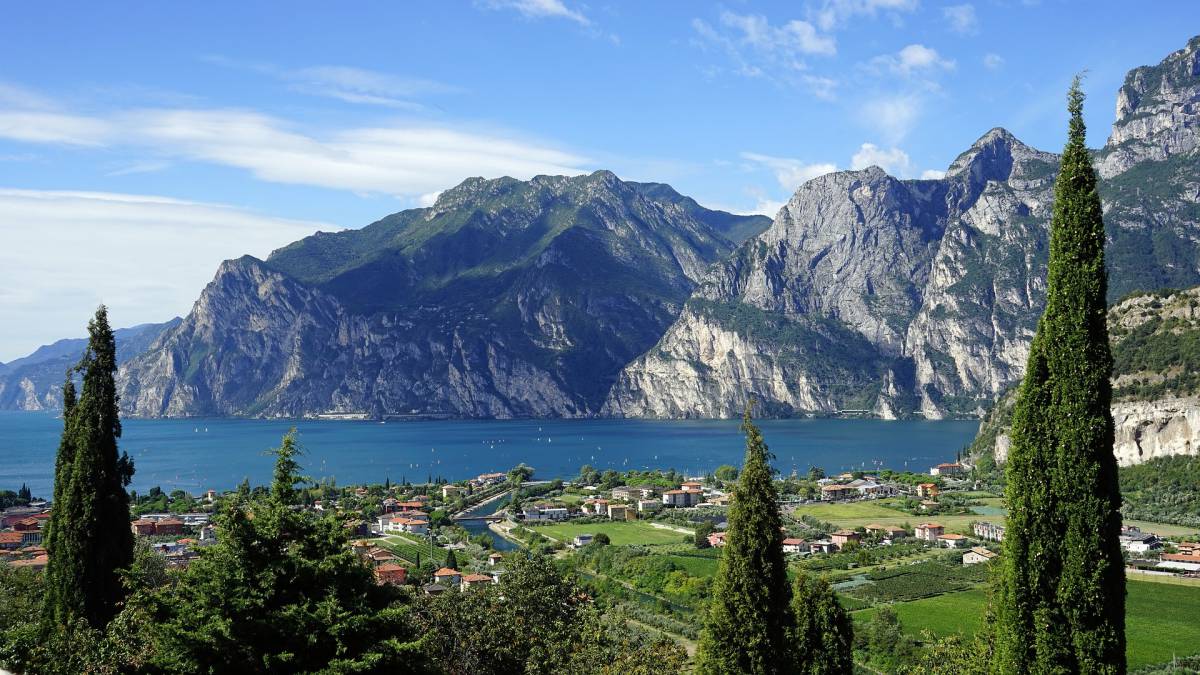 Ragazza perde la vita dopo un tuffo nel lago di Garda article-post