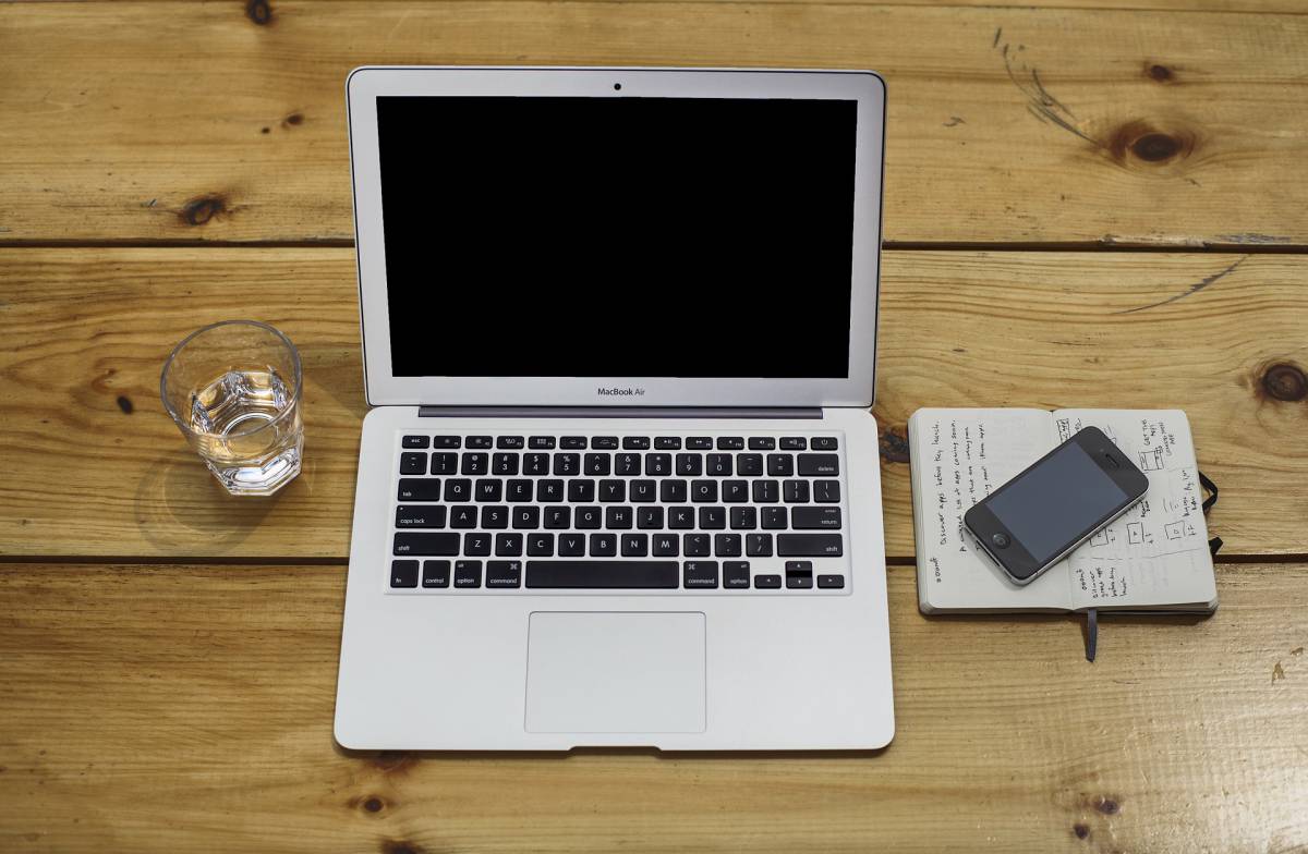 Cosa fare se hai rovesciato un liquido sul tuo pc portatile: i trucchi article-post