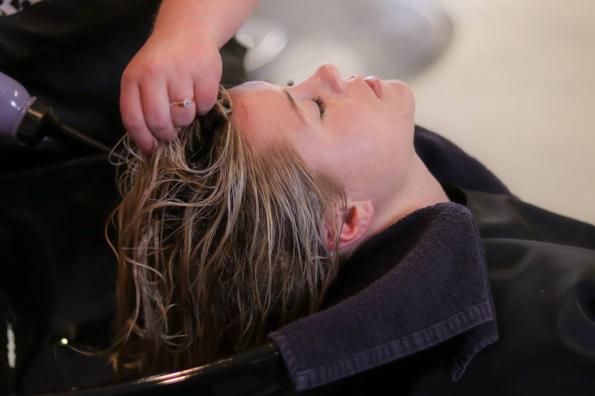 Shampoo, gli errori da evitare e i gesti da fare per una chioma perfetta article-post