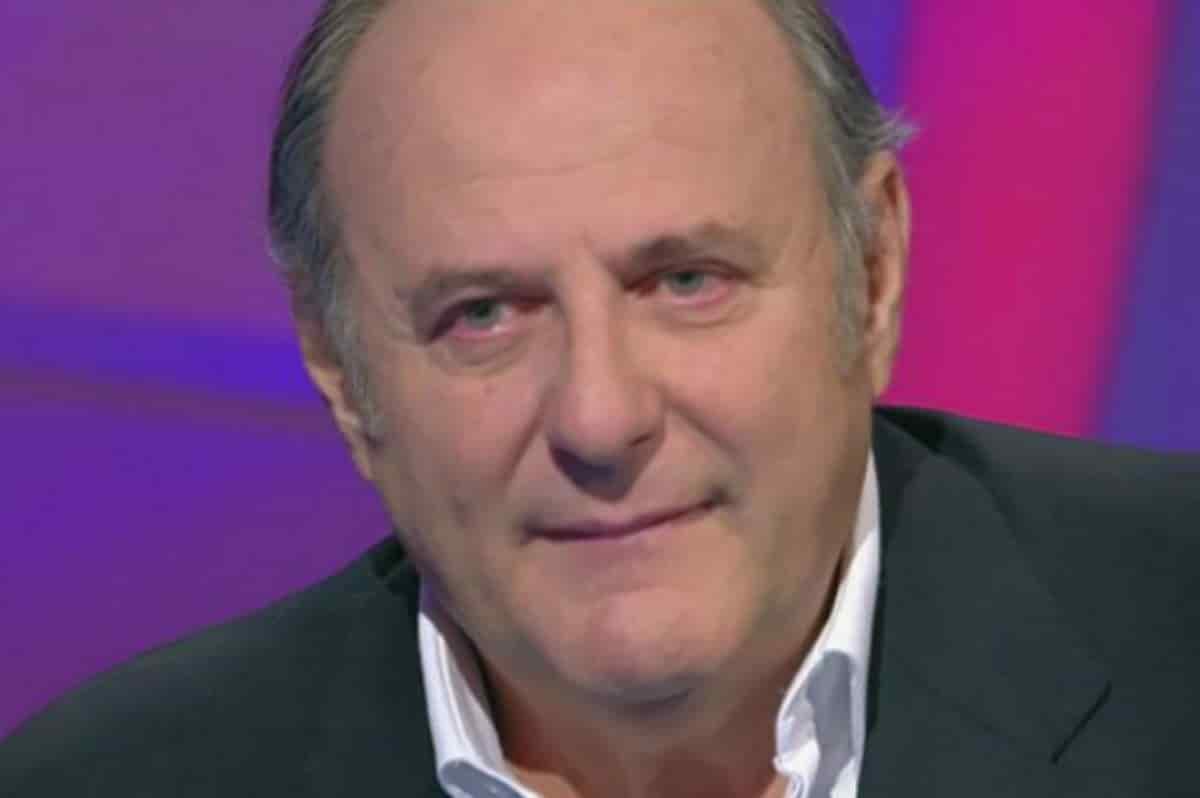 Gerry Scotti con le stampelle: cosa è successo al conduttore? article-post