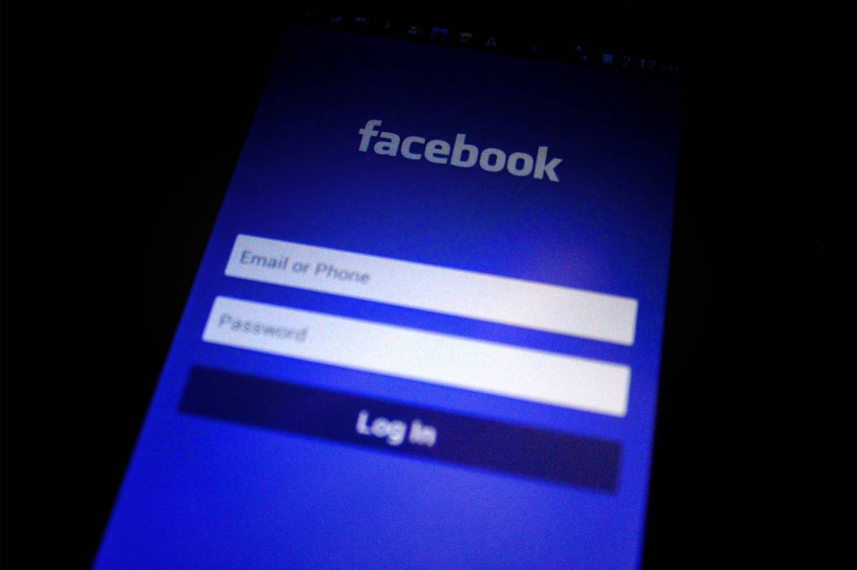 Eliminare l’account di Facebook: ecco cosa fare prima article-post