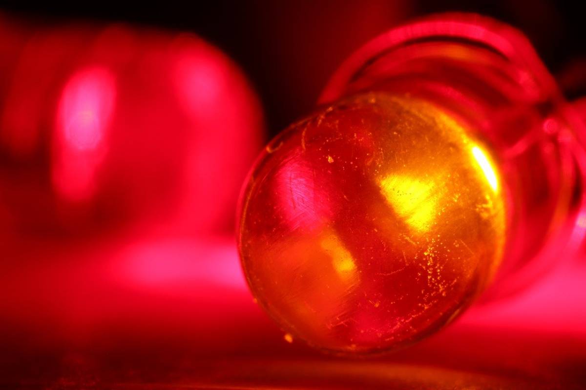 Guardare una luce rossa per 3 minuti può rallentare il deterioramento della vista article-post