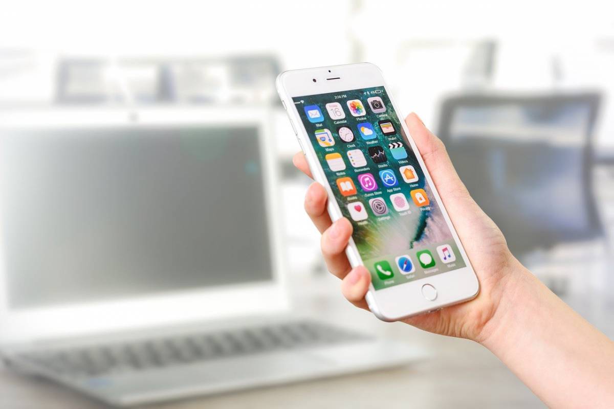 Cyber-molestie sempre più diffuse. Una fitness influencer: “Ricevo foto di genitali ogni giorno” article-post