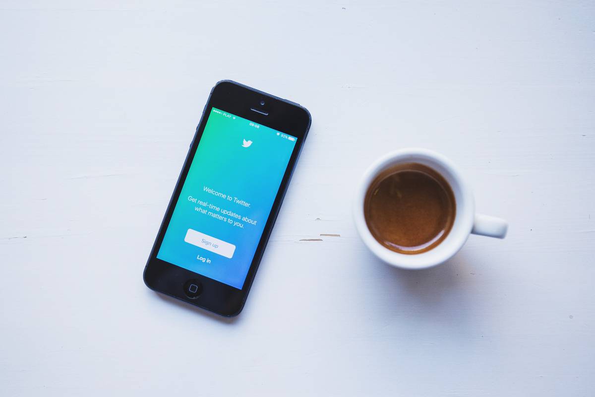 Twitter testa il “like” e il “dislike” sui commenti, ecco come funziona article-post