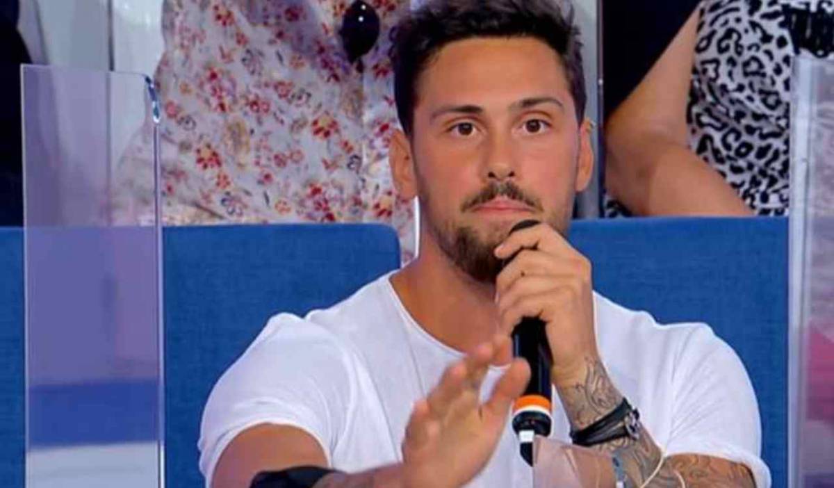 Uomini e Donne, Facundo cacciato dalle troniste e da Maria de Filppi: cosa è successo? article-post