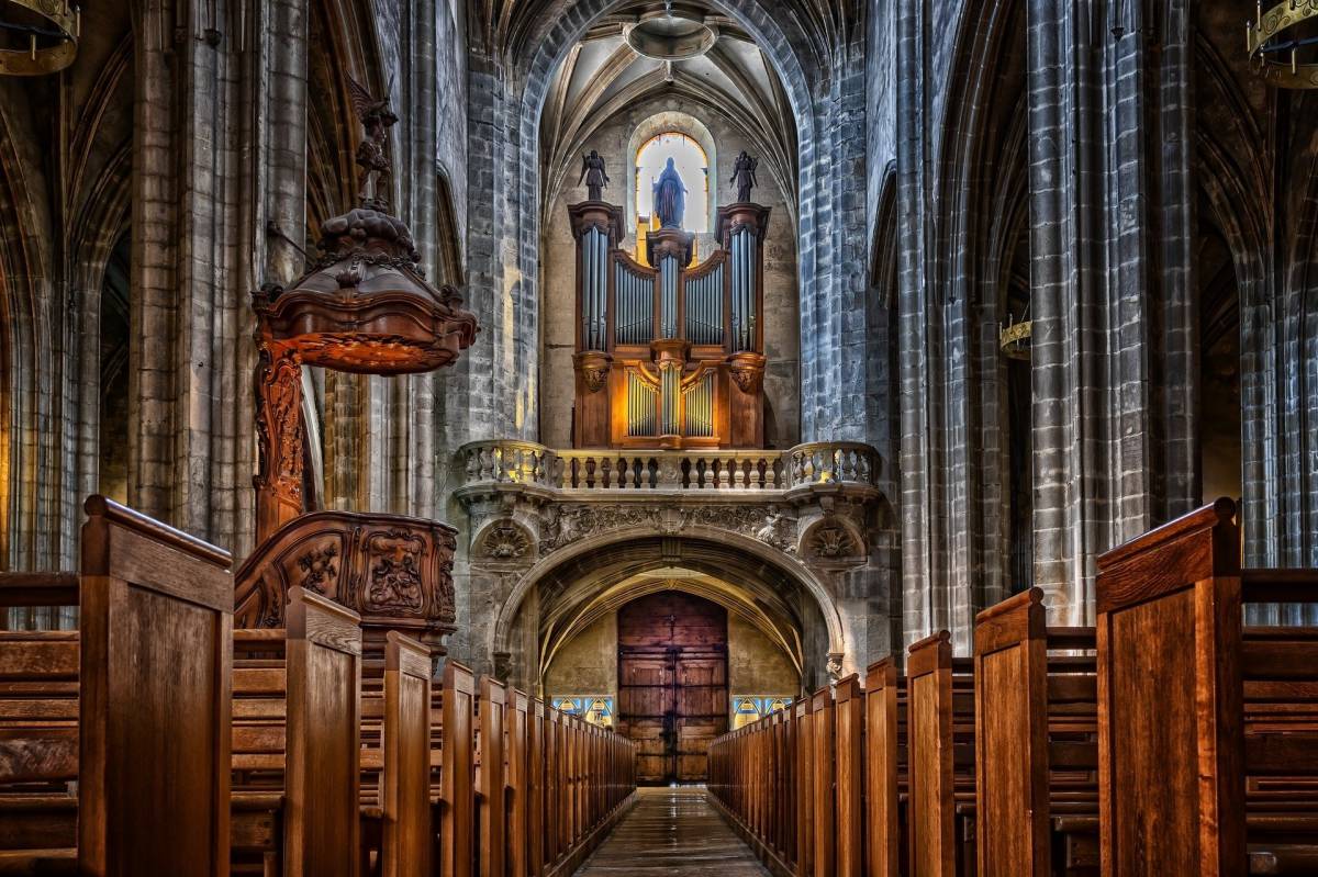 Integralismo islamico e chiese cristiane svendute, le ferite aperte della Francia article-post