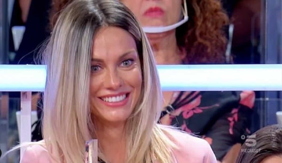 Uomini e Donne, Lucrezia Comanducci dice addio al programma: i motivi article-post