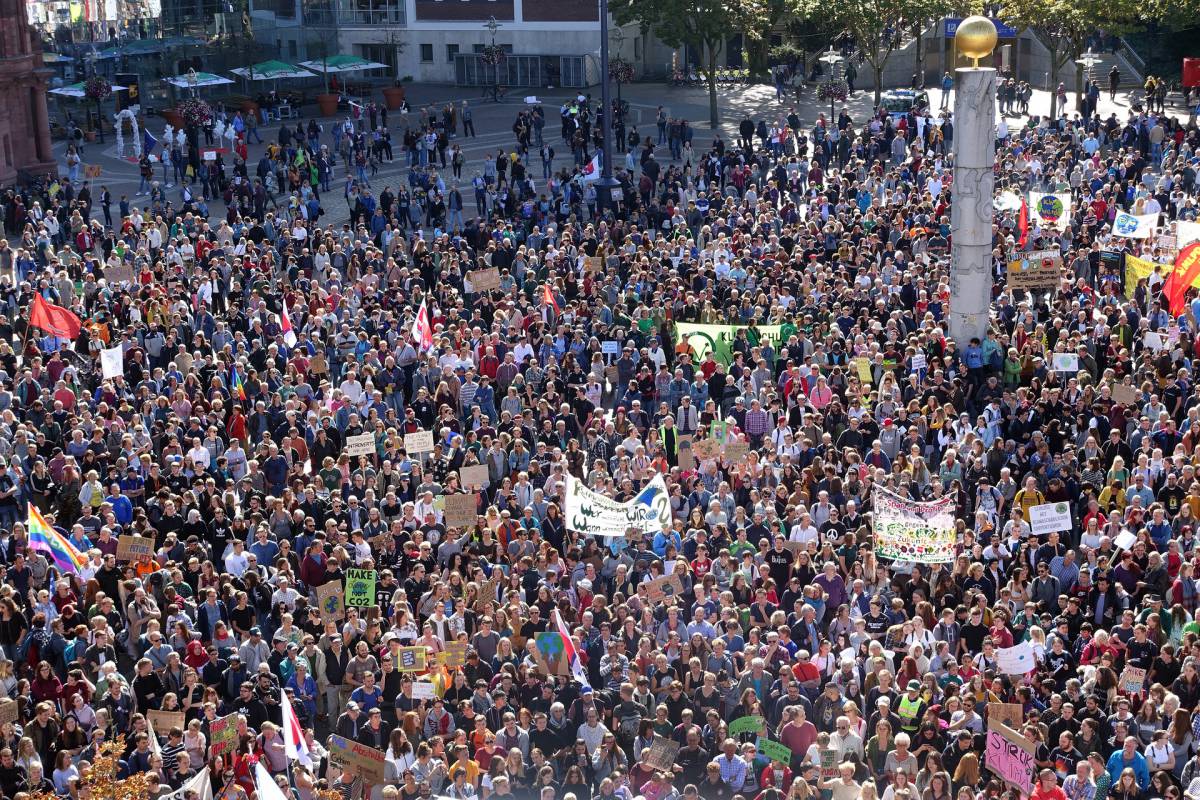 Proteste in tutta Italia contro il nuovo Dpcm, arresti e feriti article-post