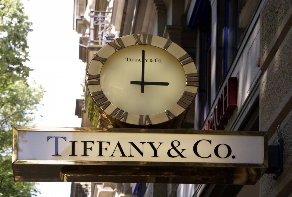 Tiffany, risalgono le vendite, ma è battaglia legale con LVMH article-post