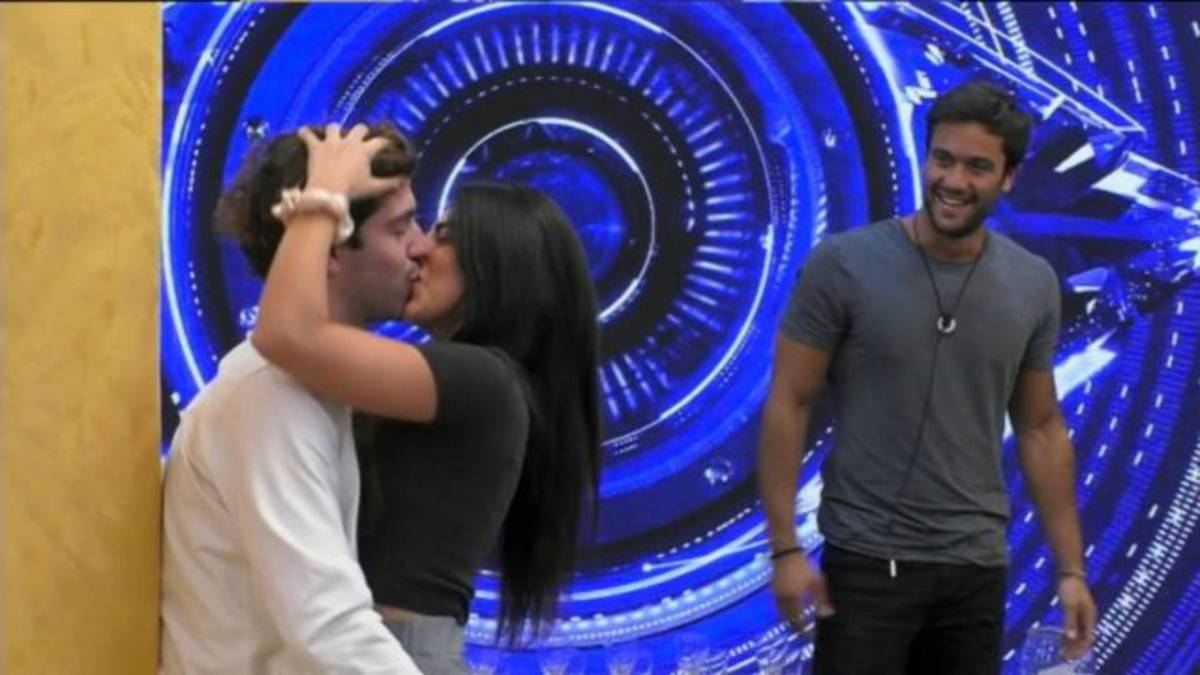 GFVIP, bacio inatteso fra due vipponi article-post