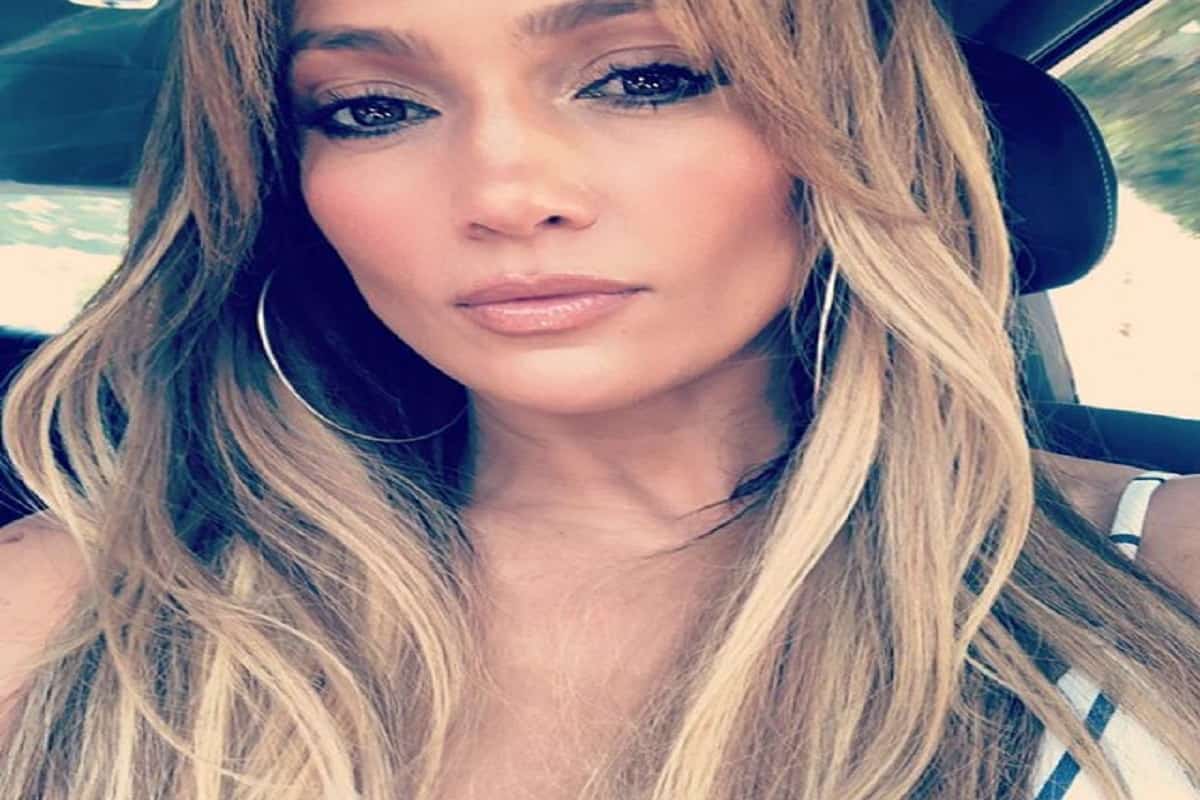 Jennifer Lopez icona dell’anno commuove il pubblico: cosa ha fatto? article-post