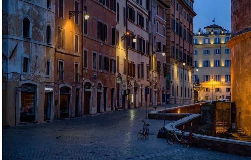 Roma rischia di diventare zona arancione o rossa, ecco la tirata d’orecchio del Viminale article-post