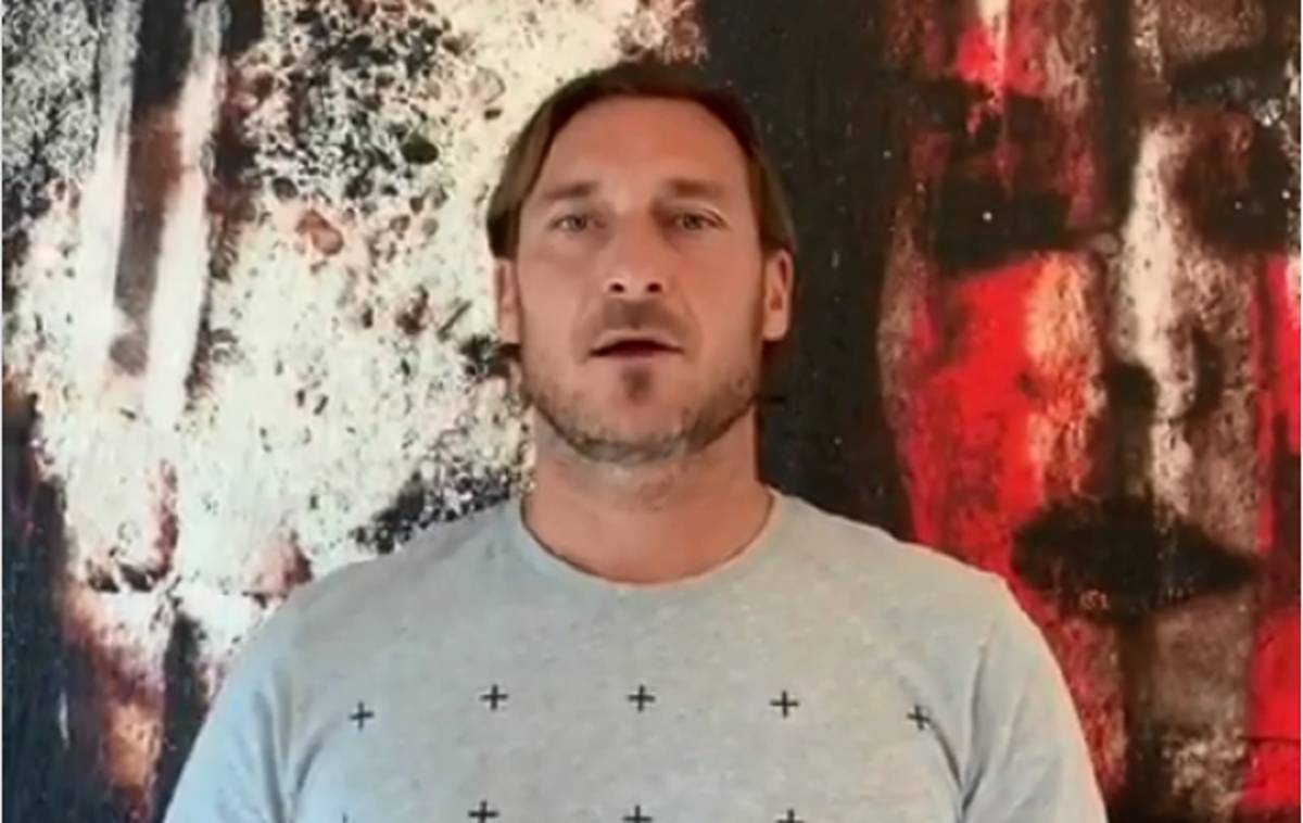 Tapiro d’oro a Francesco Totti. Cassano “offeso” per il ritratto nella serie “Speravo de morì prima” article-post