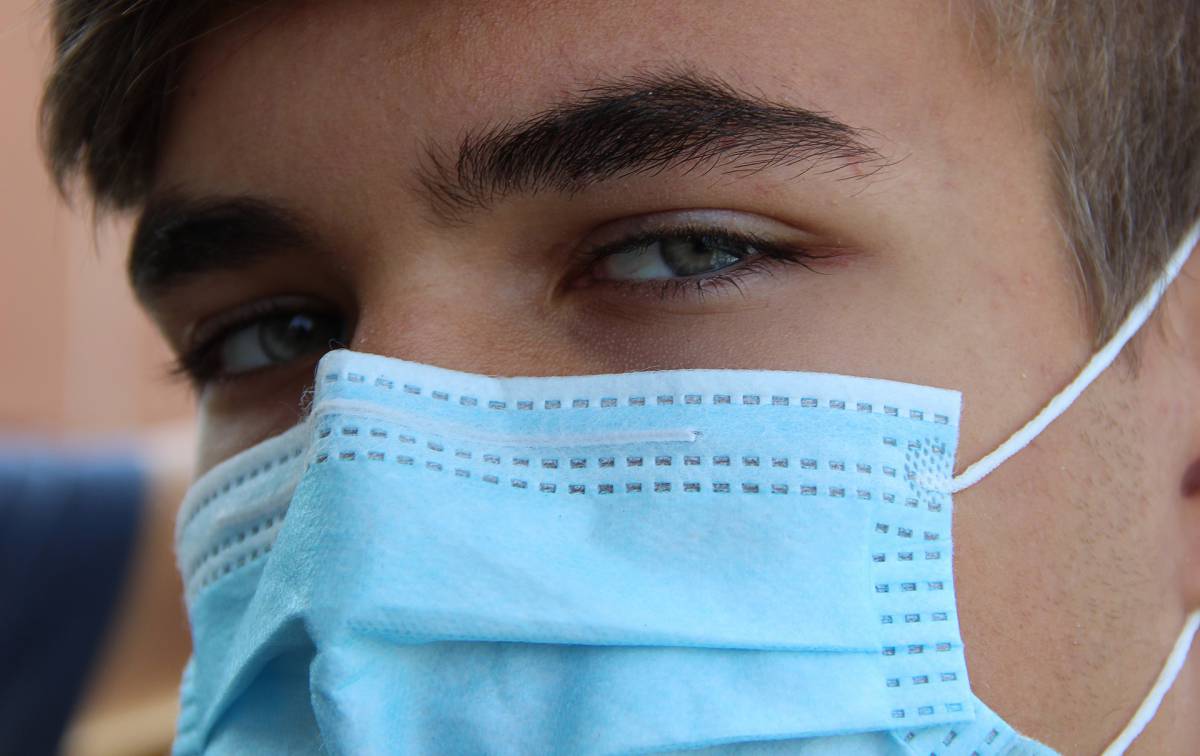 La mascherina non peggiora l’acne, l’importante è seguire alcuni consigli article-post