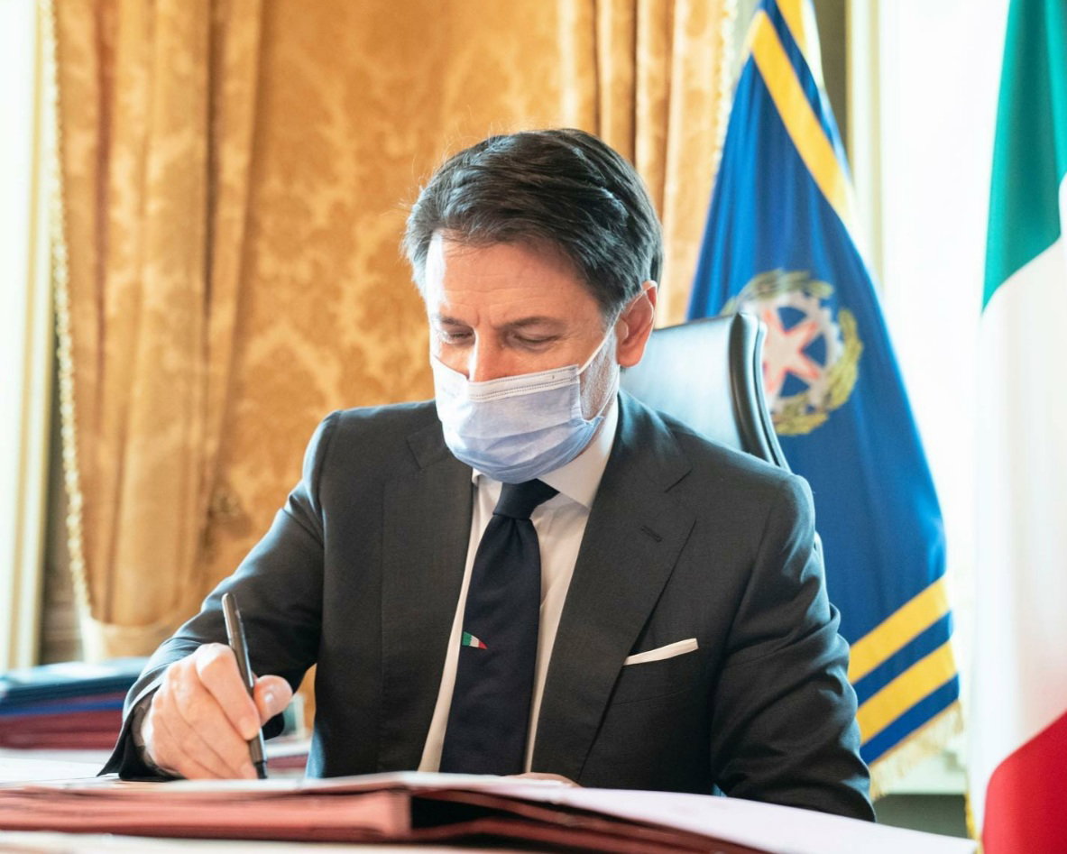 Natale, Conte lancia un messaggio: “Tenete alta la guardia” article-post