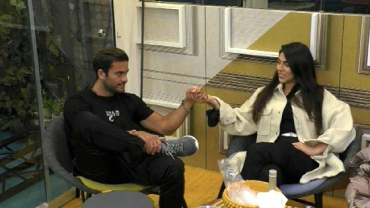 GFVIP, Pierpaolo Petrelli e Giulia Salemi vicini: fra loro il fantasma di Elisabetta Gregoraci article-post