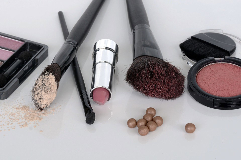 Make-up per le feste di Natale: colori, sfumature e tendenze article-post