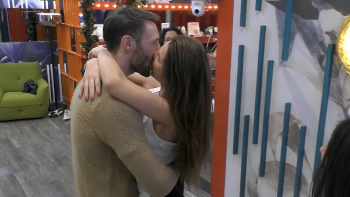 GFVIP, Andrea Zenga rifiuta Dayane Mello: “Non è il mio tipo” article-post