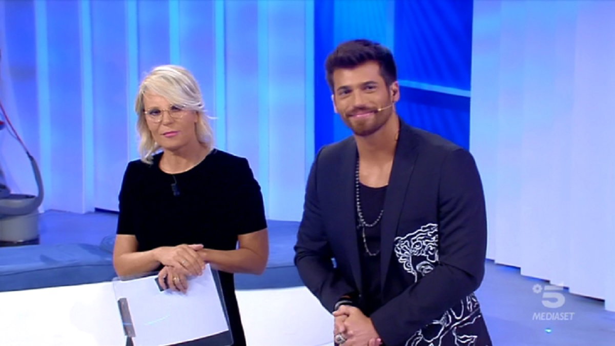 Can Yaman l’elogio alle donne: “Sarei una nullità senza le donne” article-post