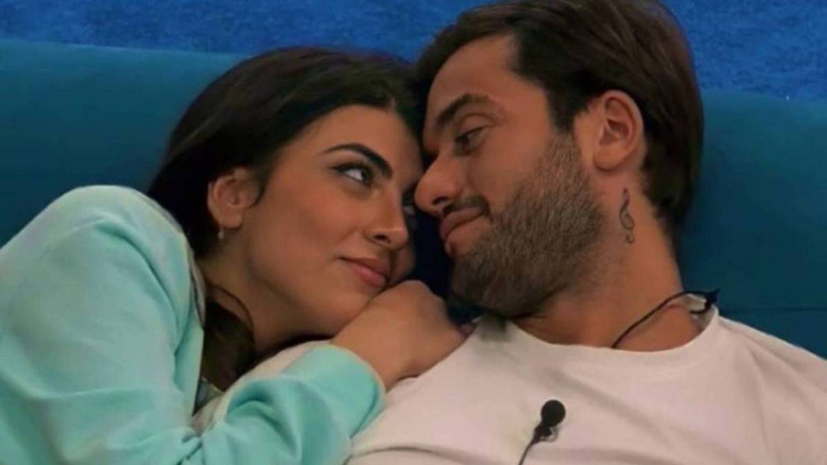 Pierpaolo Petrelli e Giulia Salemi passione hot sotto le lenzuola: il GFVIP censura article-post